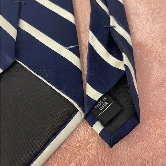 Croft & Barrow Navy and White Striped Tie - Picture 5 of 6